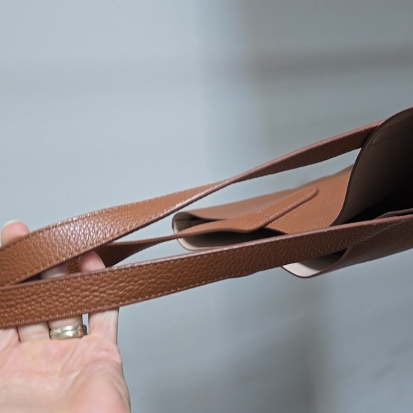 Cuyana Light Brown Large Leather Tote - Picture 6 of 14